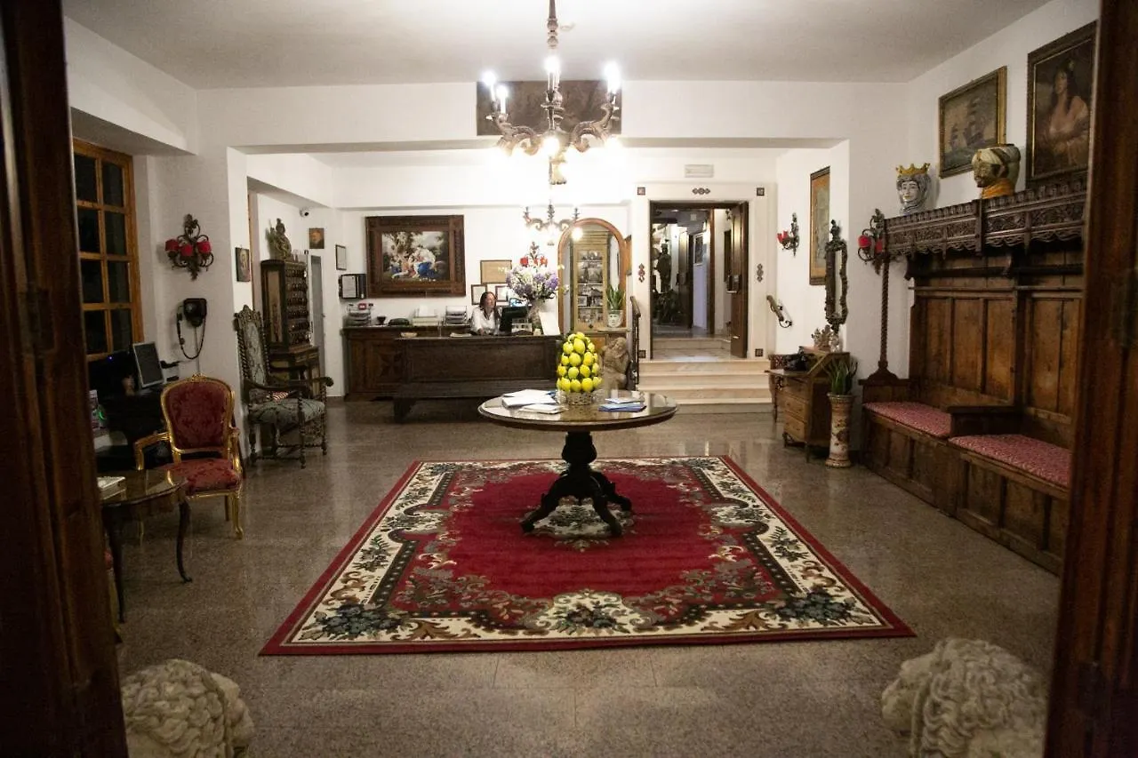 Hotel La Riva Giardini Naxos