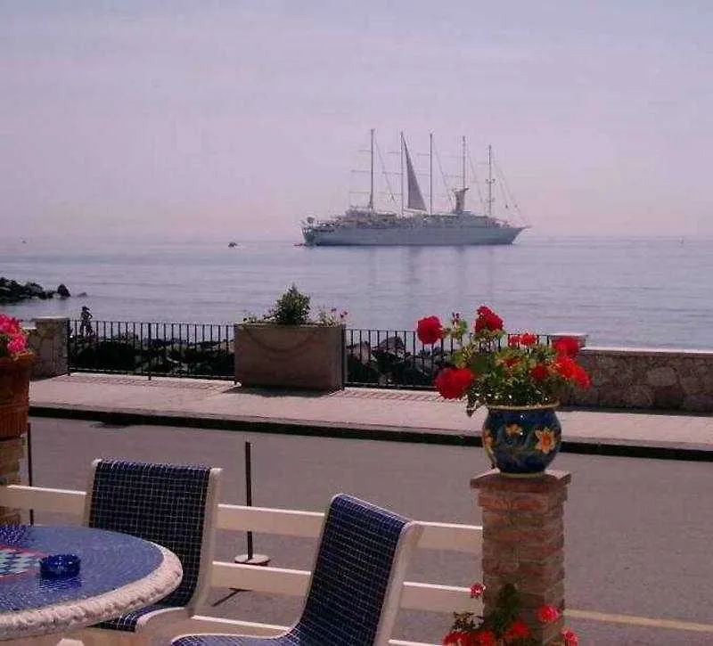 Hotel La Riva Giardini Naxos