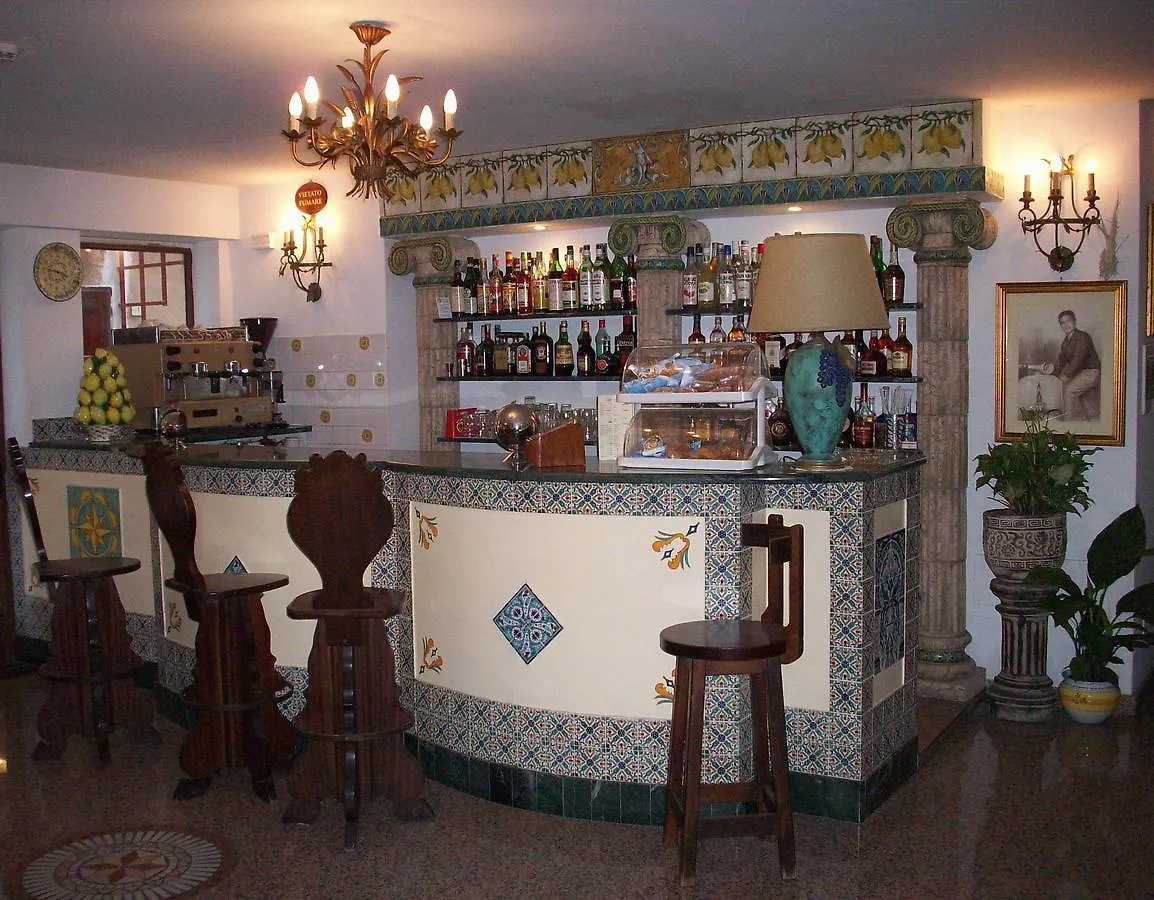 Hotel La Riva Giardini Naxos 3*,