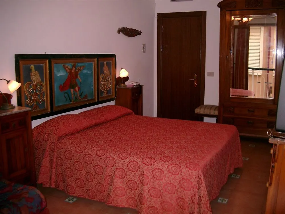 Hotel La Riva Giardini Naxos 3*,
